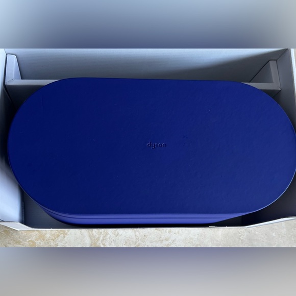 Dyson Airwrap Special Edition Blue Blush- BRAND NEW in box! - Picture 5 of 6